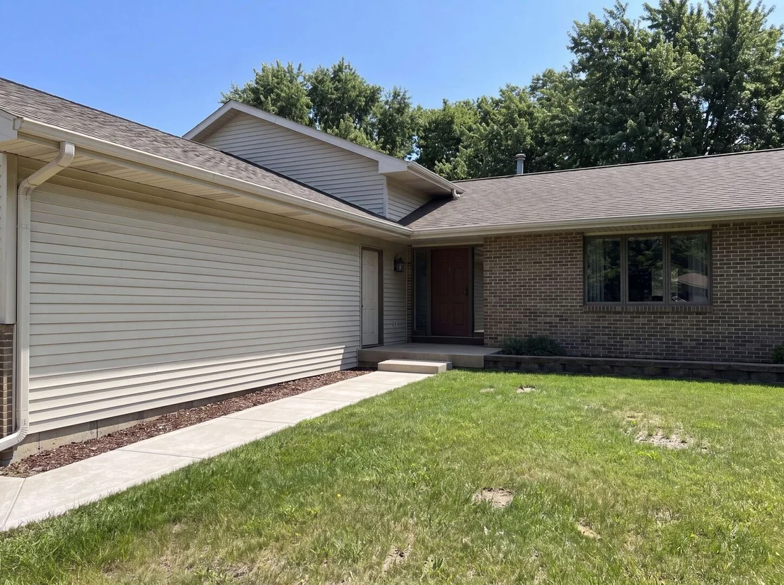 Photo of 1503 Featherstone Road