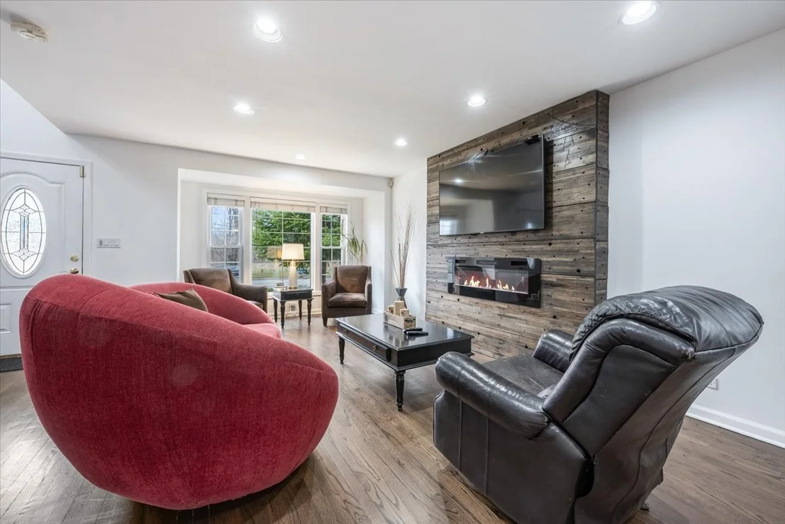 Photo of 5877 N Central Avenue