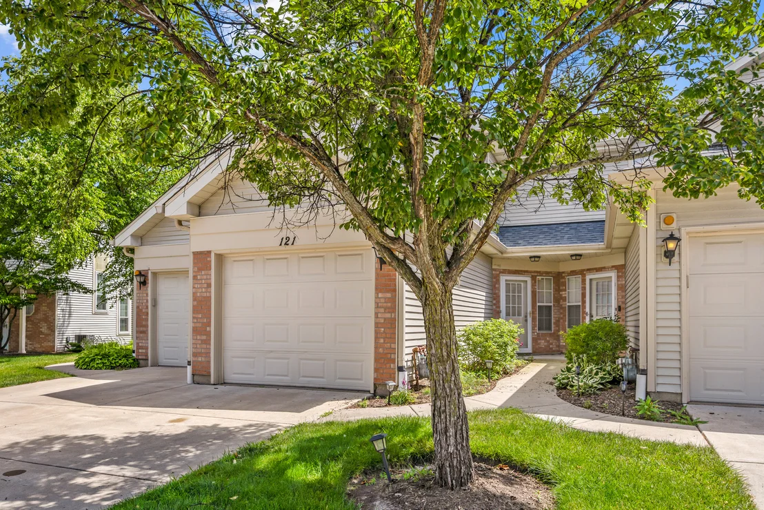Photo of 121 Golfview Drive