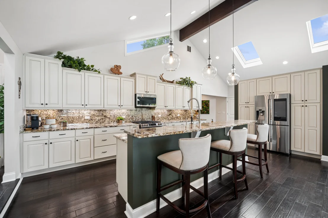 Photo of 498 Lakepoint Drive