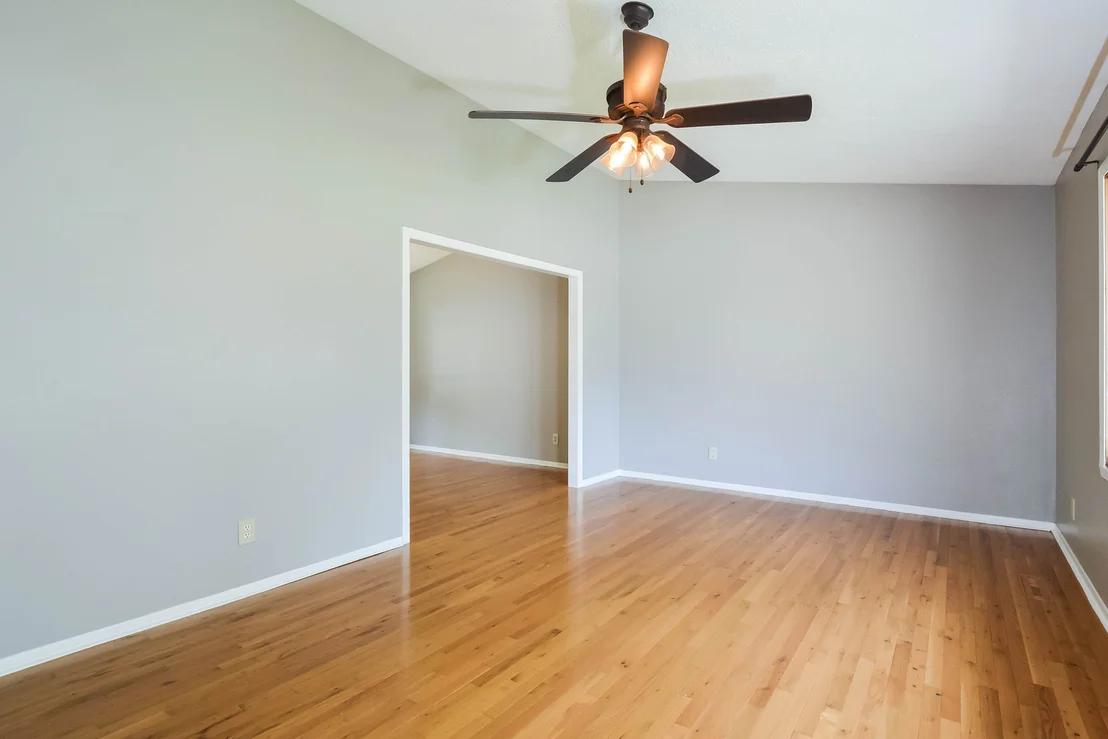 Photo of 1503 Featherstone Road