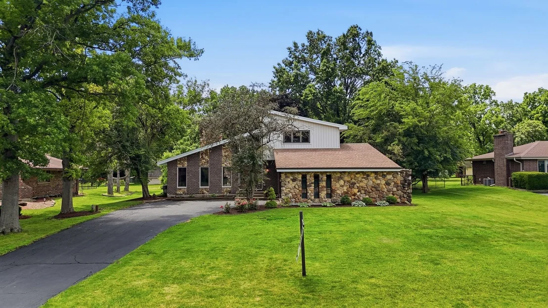 Photo of 19W471 Deerpath Lane