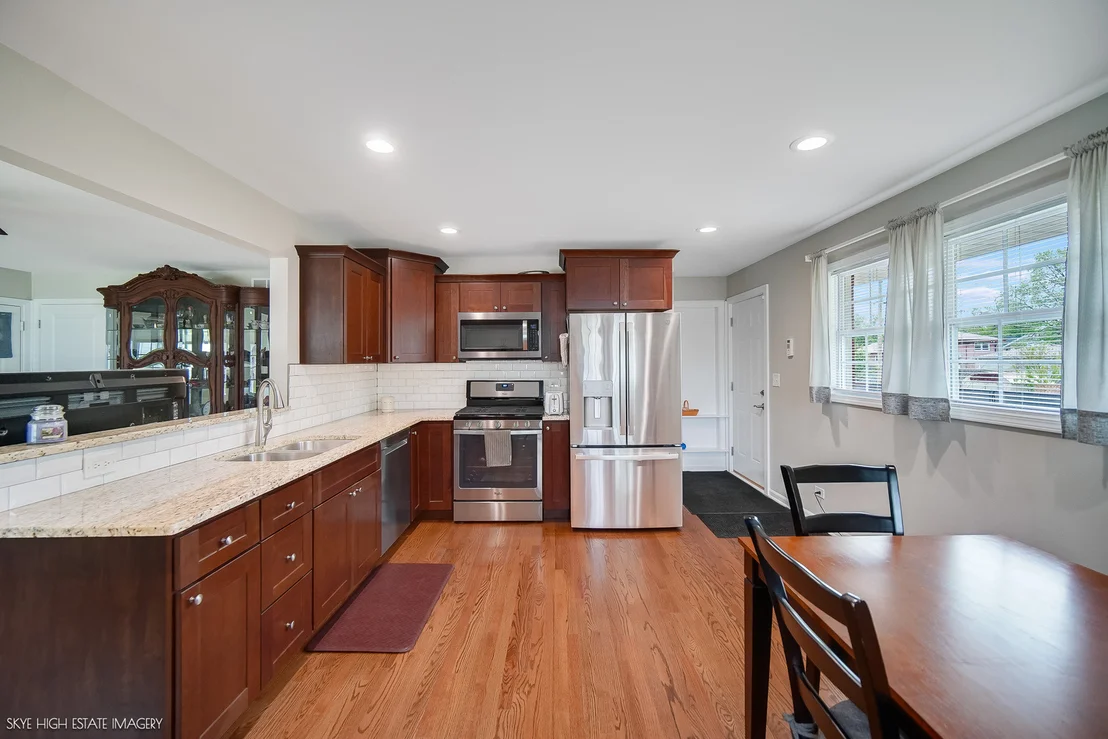 Photo of 29 W. 31st. Place