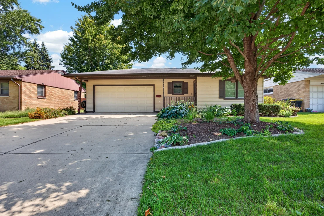 Photo of 1204 Searle Drive