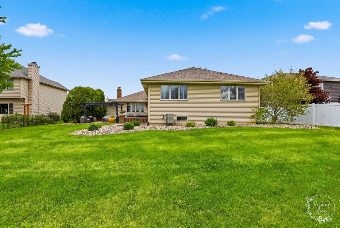 Photo of 1168 Meadow Path