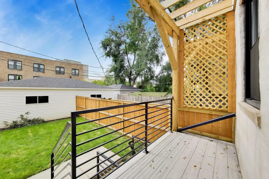 Photo of 435 E 46th Place