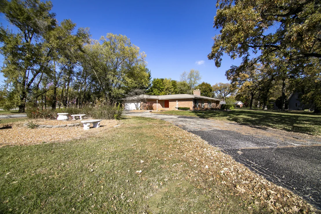 Photo of 1305 OAKTREE Lane