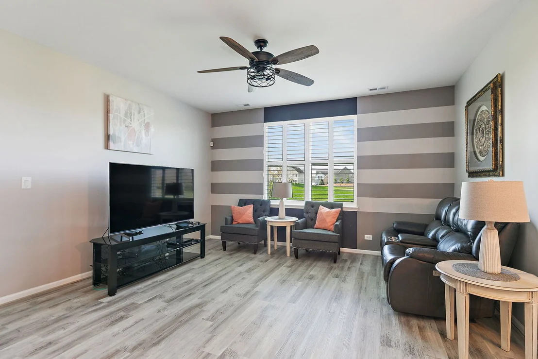 Photo of 979 Crestview Lane