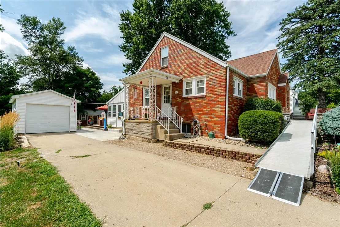Photo of 111 LOREN Street