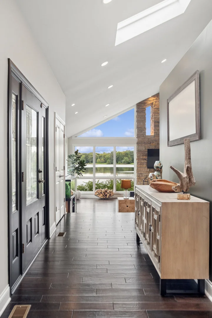 Photo of 498 Lakepoint Drive