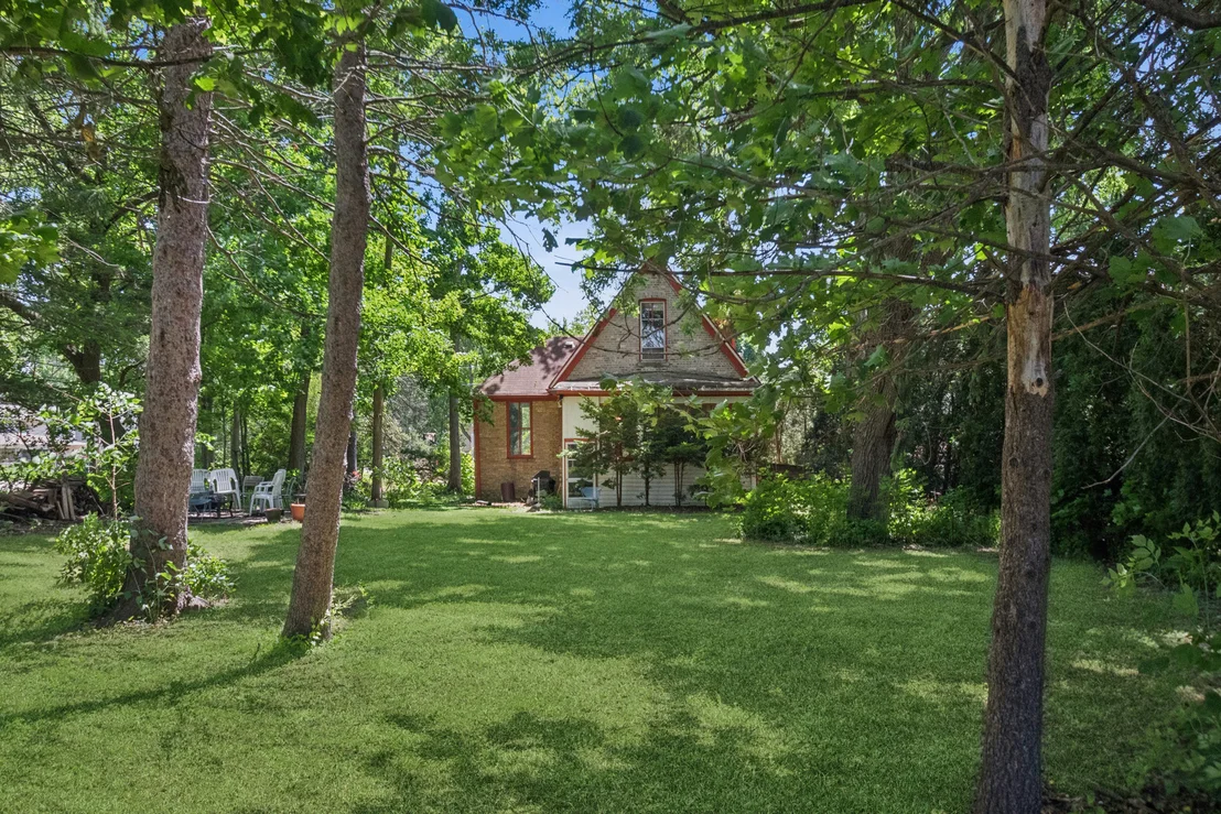 Photo of 1060 Deerfield Road