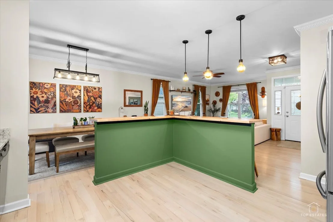 Photo of 875 RED CLOVER Drive