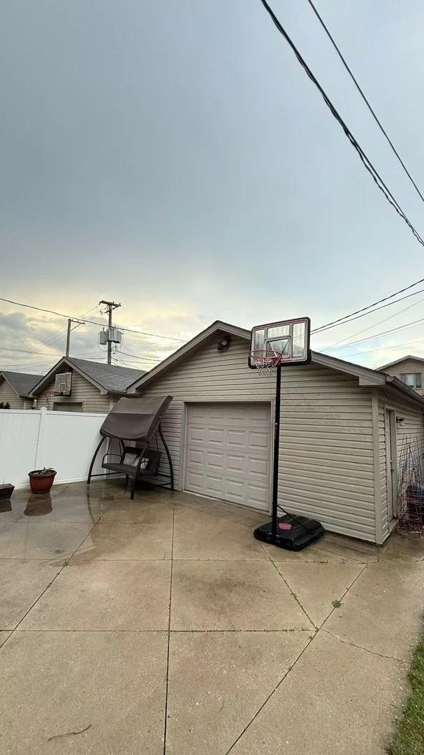 Photo of 422 W 42nd Place