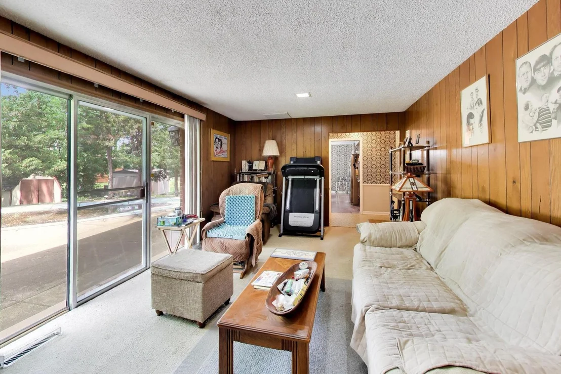 Photo of 1014 E Crabtree Drive