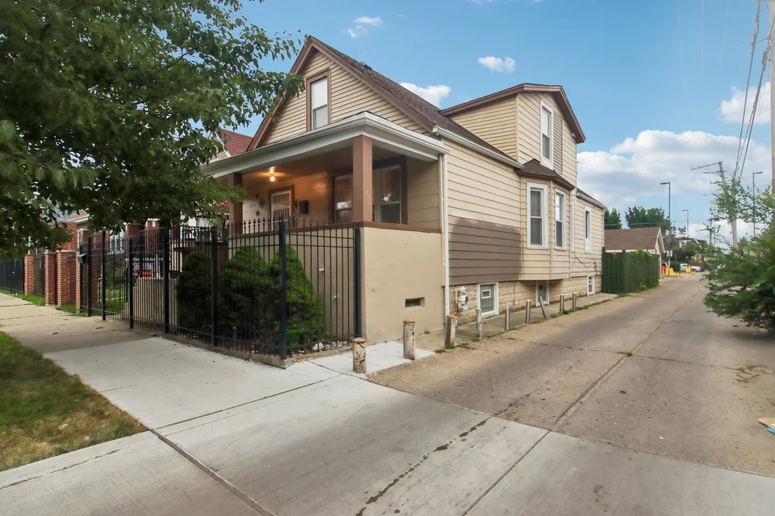 Photo of 3143 W 54th Place