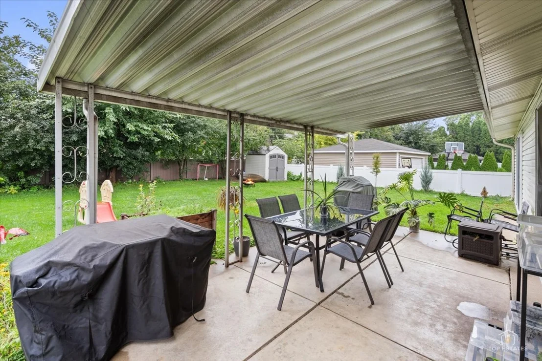 Photo of 1409 W WILLOW Lane