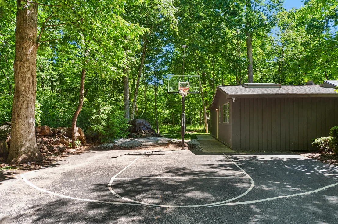 Photo of 3035 Blackthorn Road