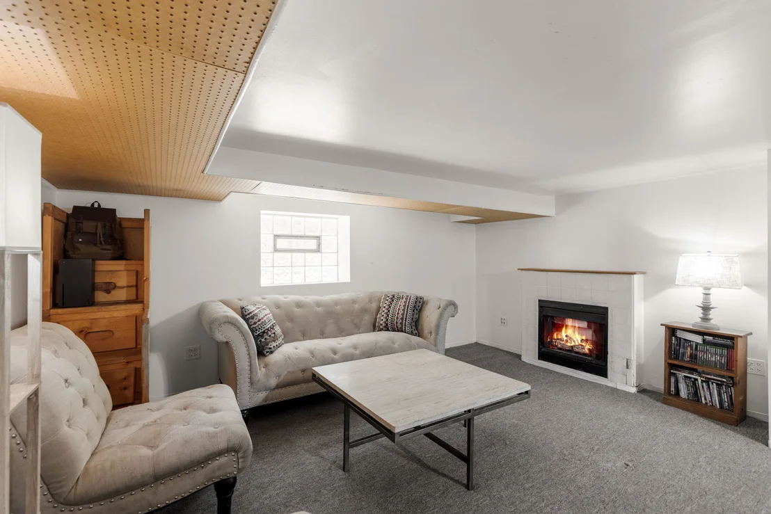 Photo of 1819 W Cornelia Avenue