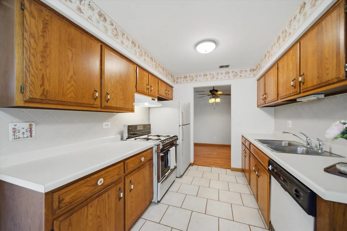 Photo of Unit D at 650 WAVERLY Drive