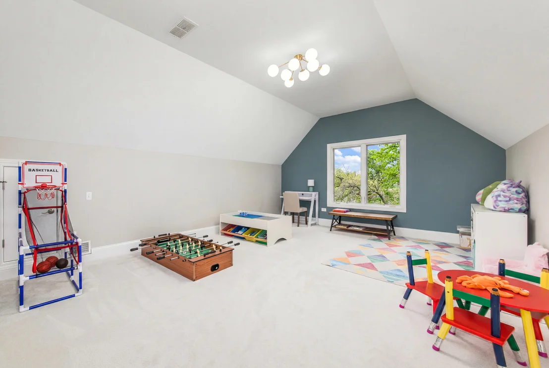 Photo of 4736 DEVON Avenue