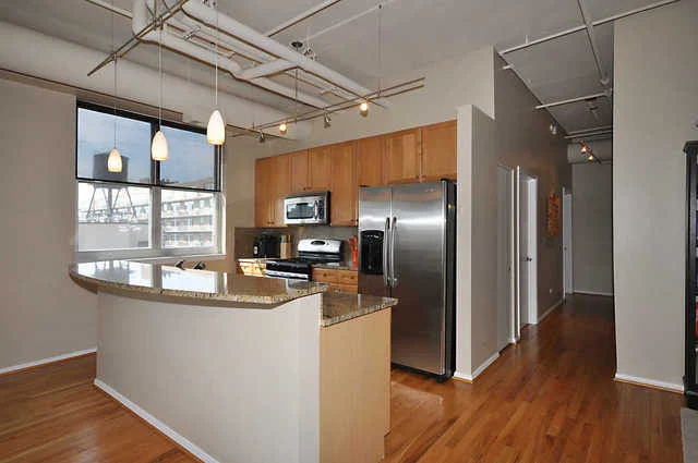 Photo of Unit 604 at 950 W MONROE Street