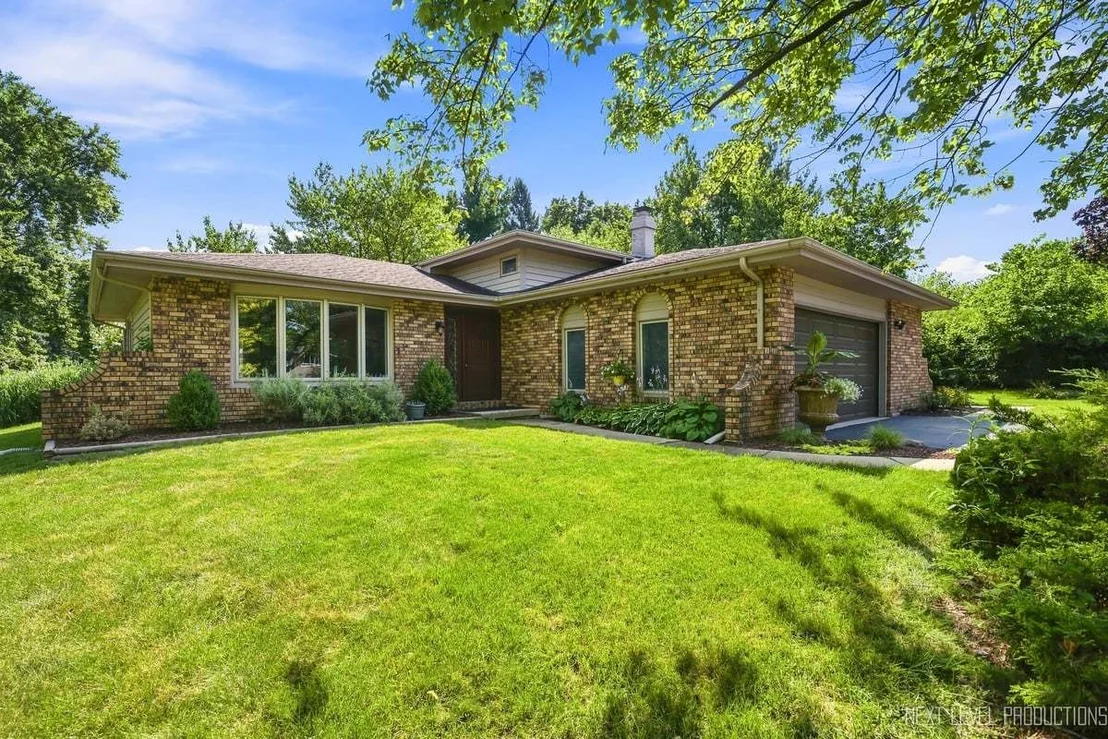 Photo of 4N849 White Pine Lane