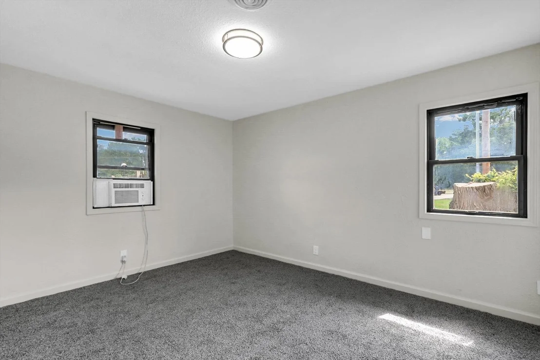 Photo of 1408 Hedge Road