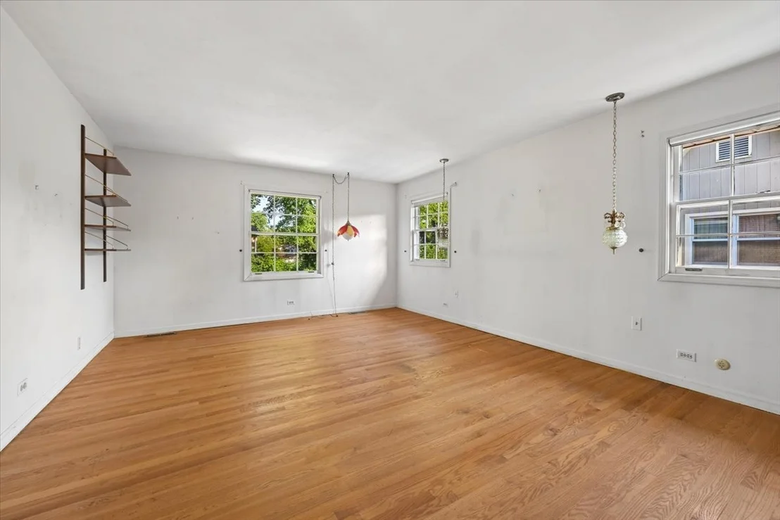 Photo of 937 Sutton Drive