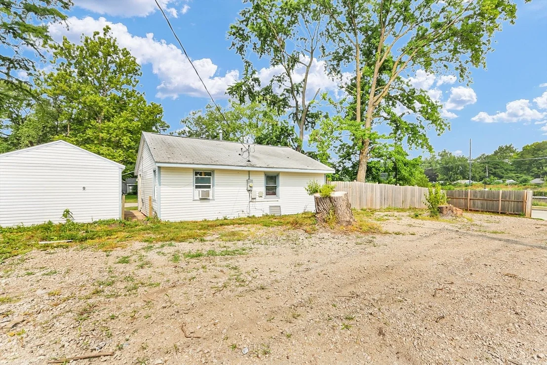 Photo of 1408 Hedge Road