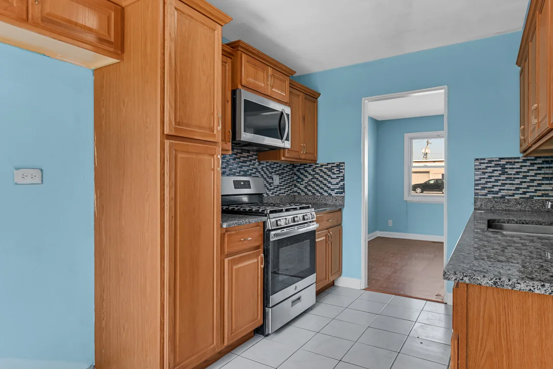 Photo of 17044 Burnham Avenue