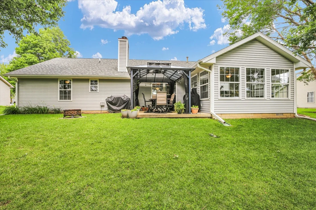 Photo of 301 N Spruce Drive
