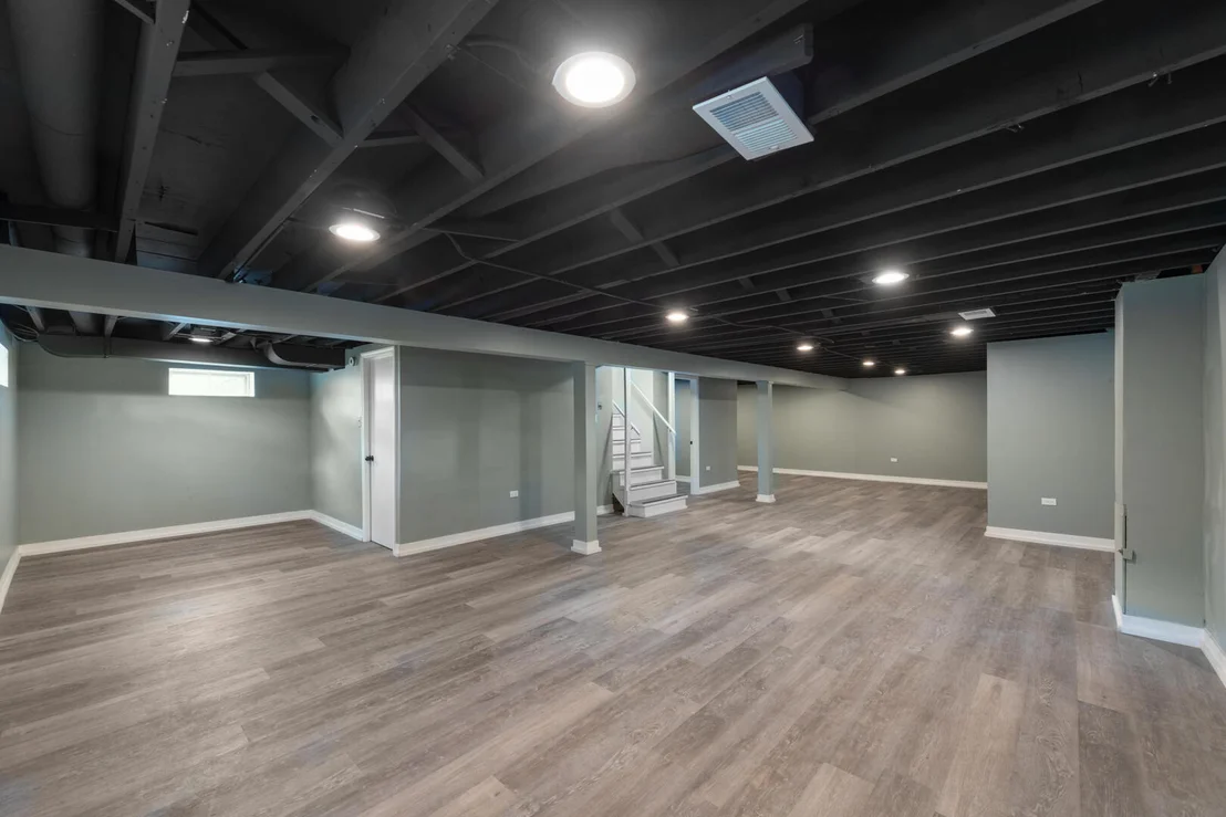 Photo of 1015 W Victoria Avenue