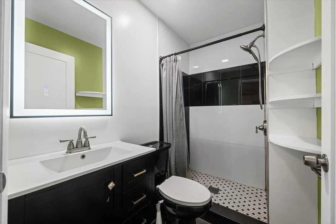 Photo of 1235 Leon Place