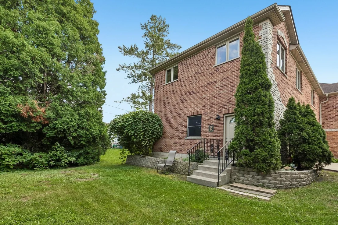 Photo of 610 W Lonnquist Boulevard