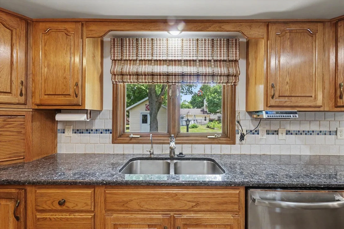Photo of 906 Crestview Drive