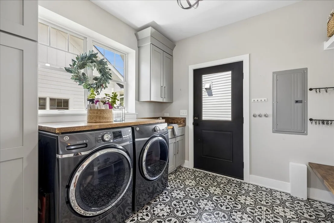 Photo of 225 Edgewater Drive