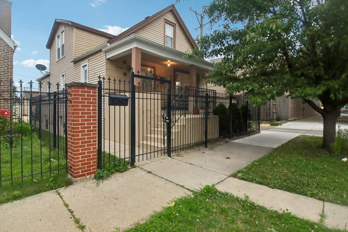 Photo of 3143 W 54th Place