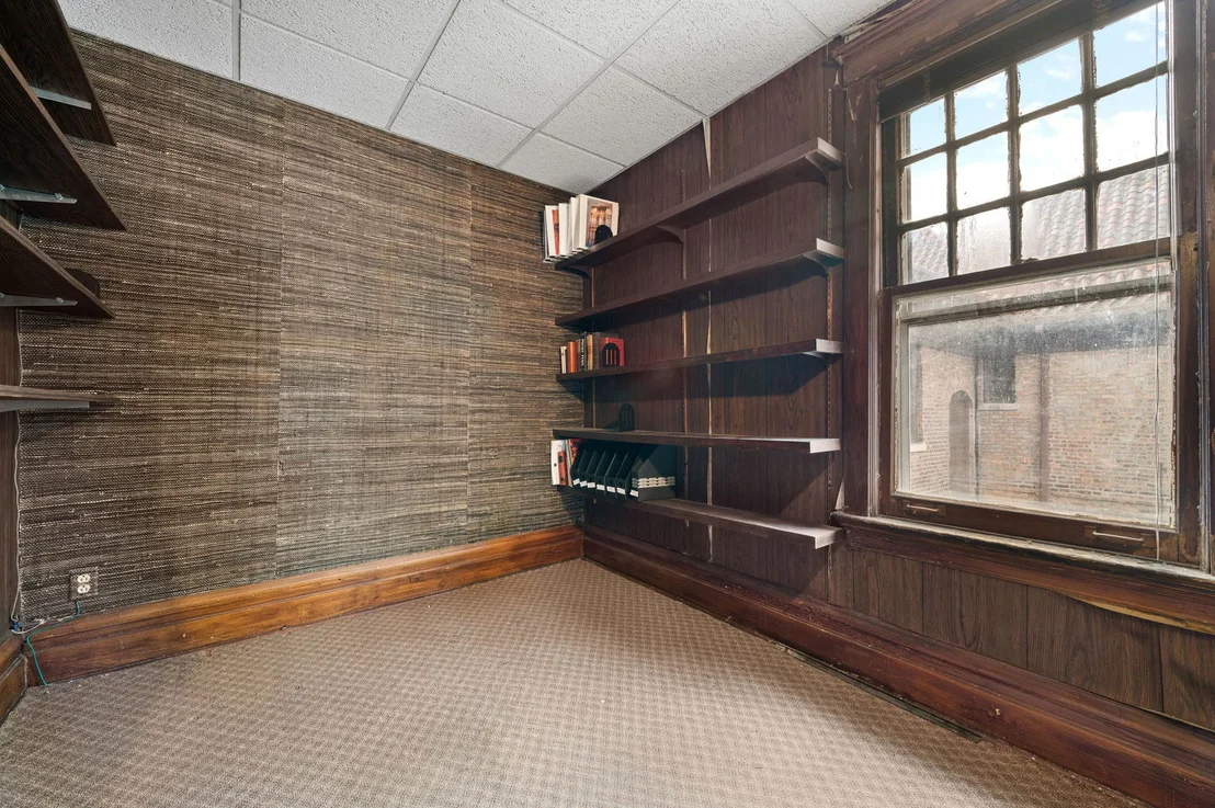 Photo of 832 W Junior Terrace