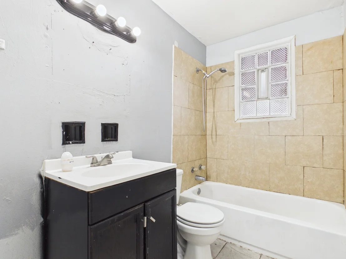 Photo of 945 W 115th Place
