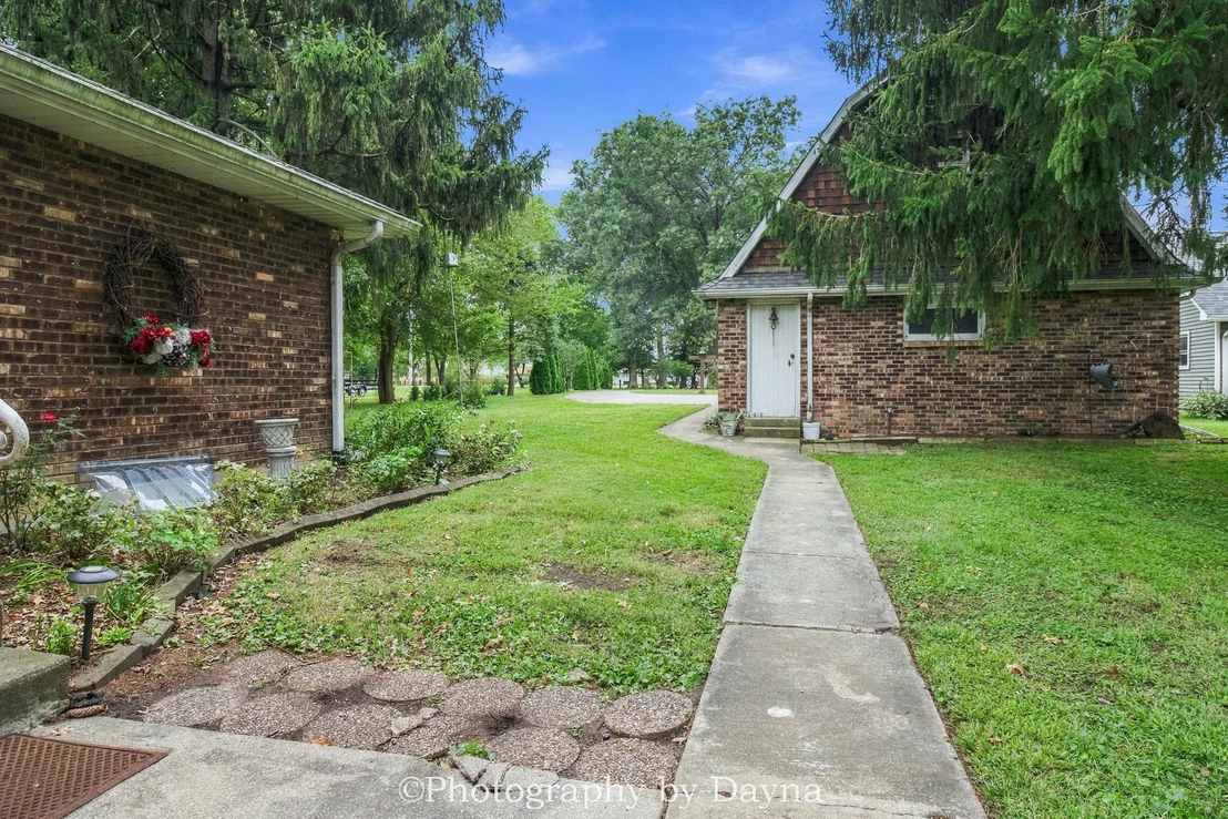Photo of 2833 River Road