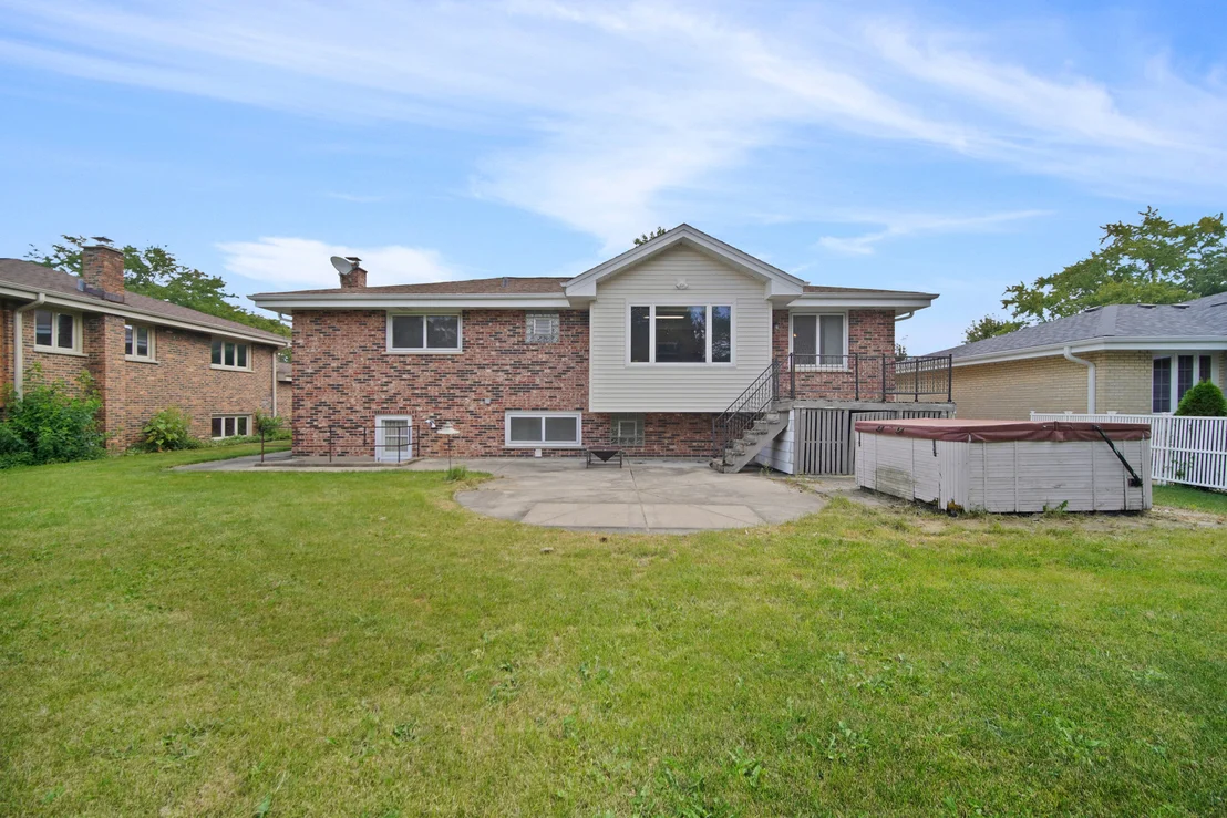 Photo of 562 N Plamondon Drive