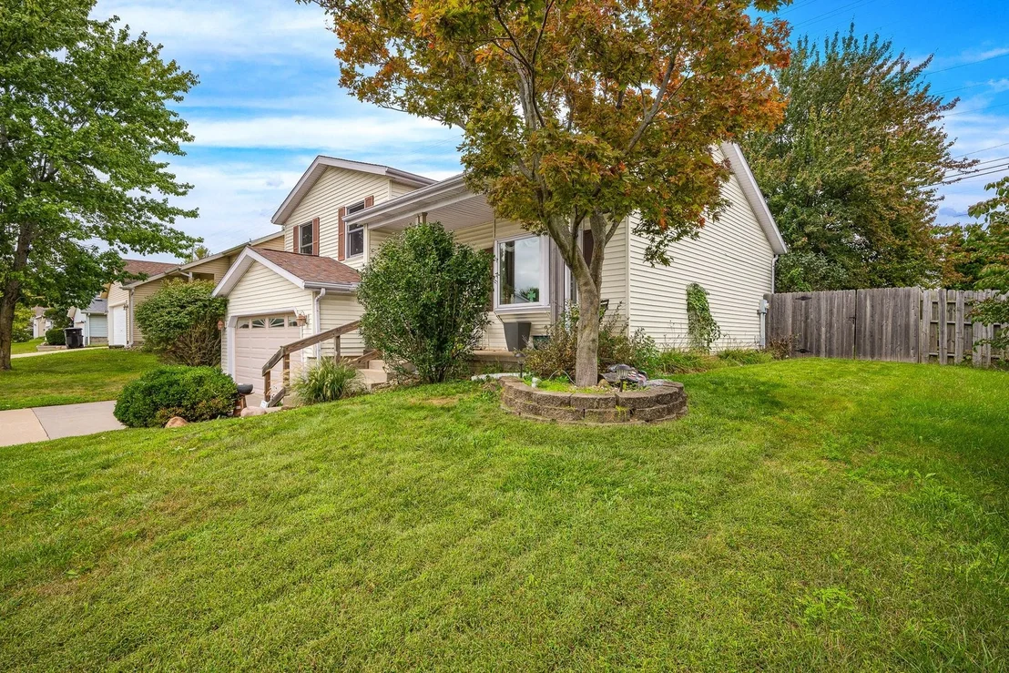 Photo of 302 Carriage Hills Road