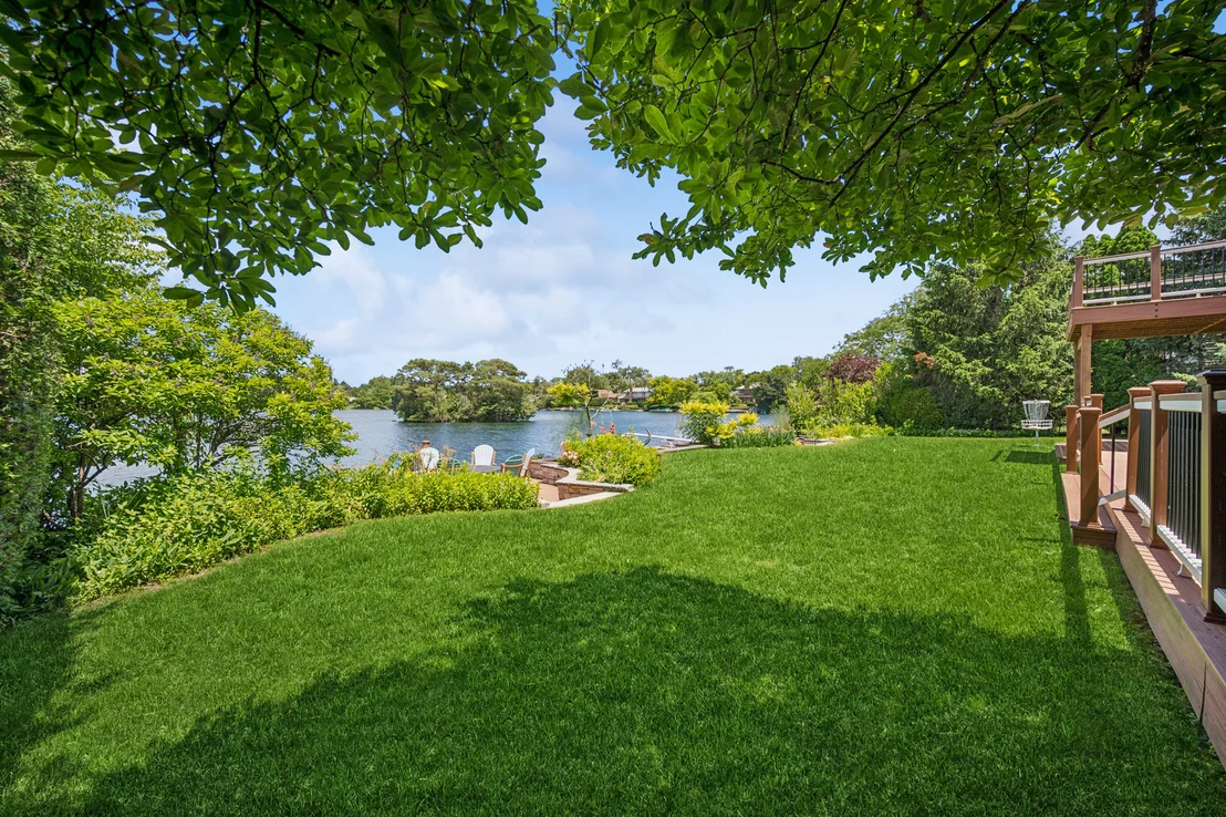 Photo of 2036 Valley Lo Lane