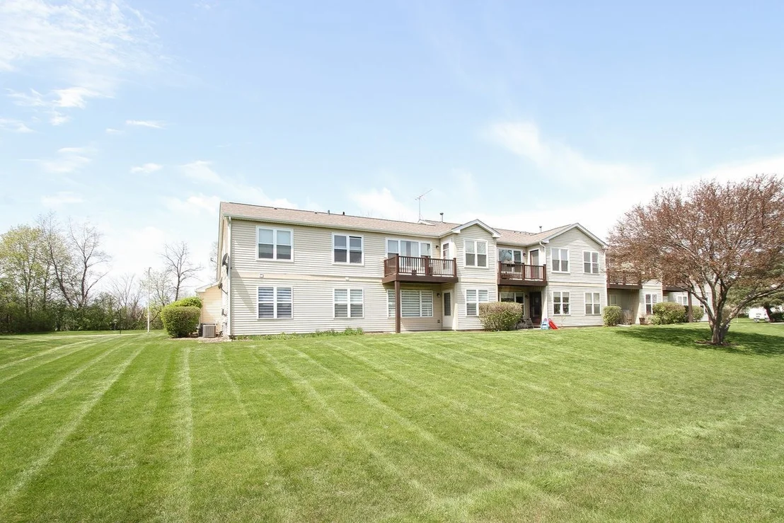 Photo of Unit A at 400 Woodview Circle