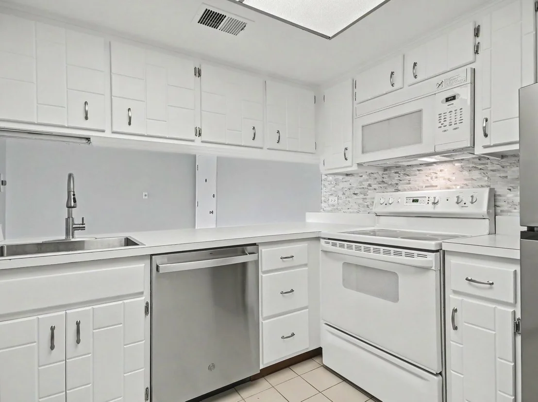 Photo of Unit 406 at 830 Elder Road