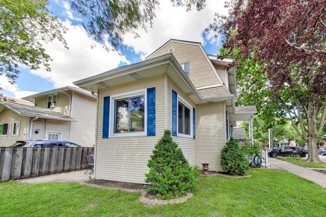 Photo of 834 Carpenter Avenue