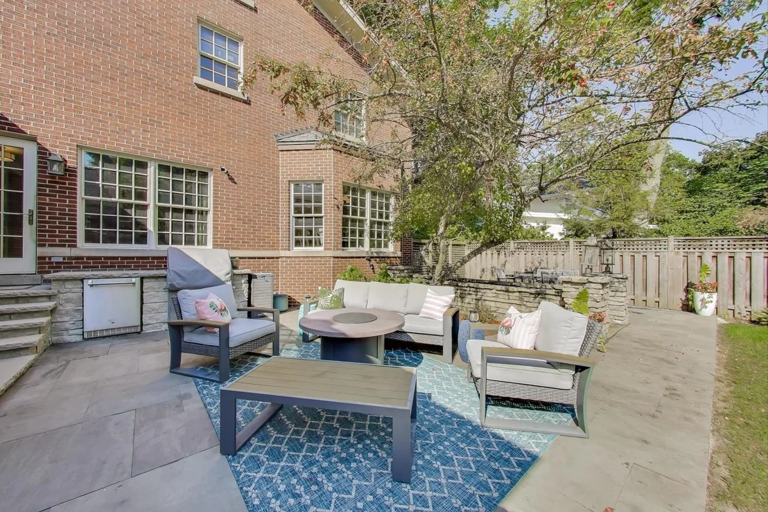 Photo of 547 JACKSON Avenue