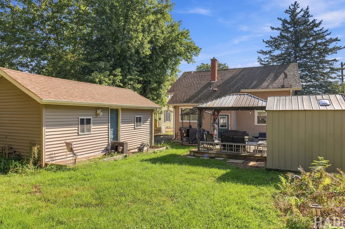 Photo of 1617 N Riverside Drive