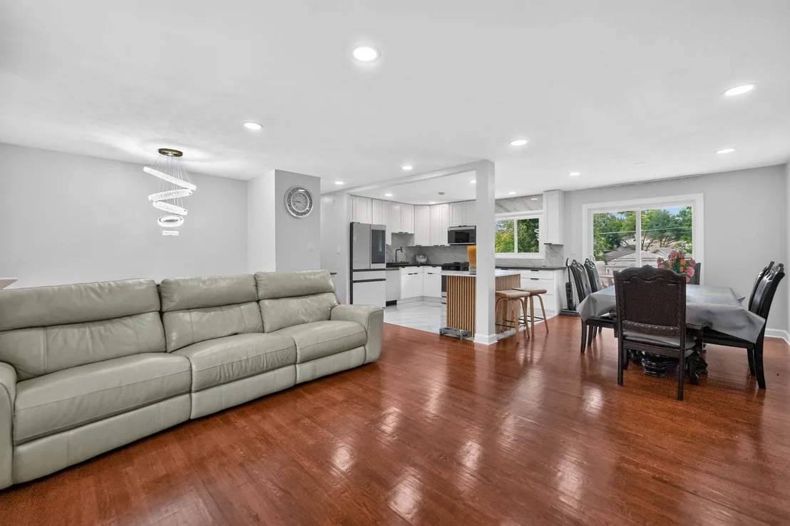Photo of 535 Edgemont Lane