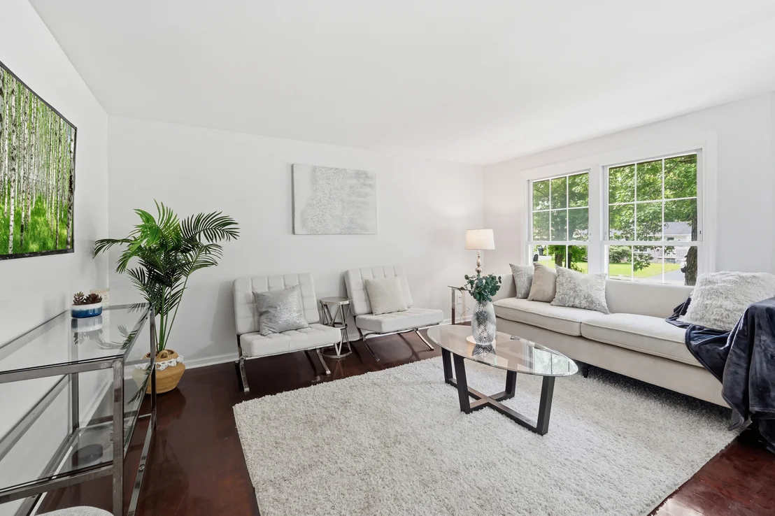 Photo of 419 E Maple Drive